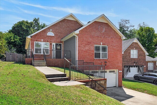 Building Photo - 301 Birdsong Trc