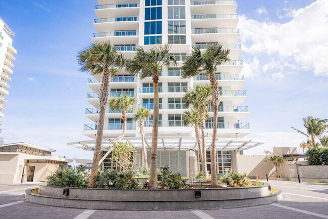 Building Photo - 3100 N Ocean Dr