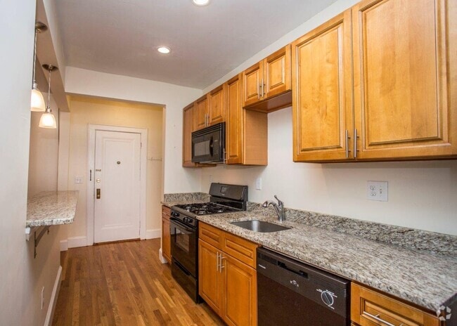 Building Photo - 131 Highland Ave