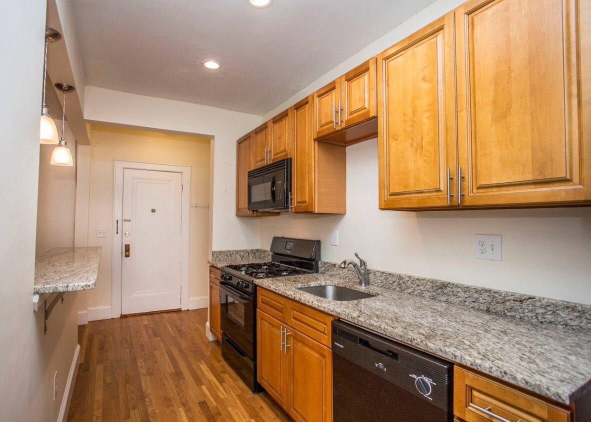 Primary Photo - 131 Highland Ave