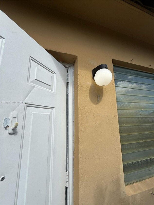 Foto principal - 361 Sharar Ave