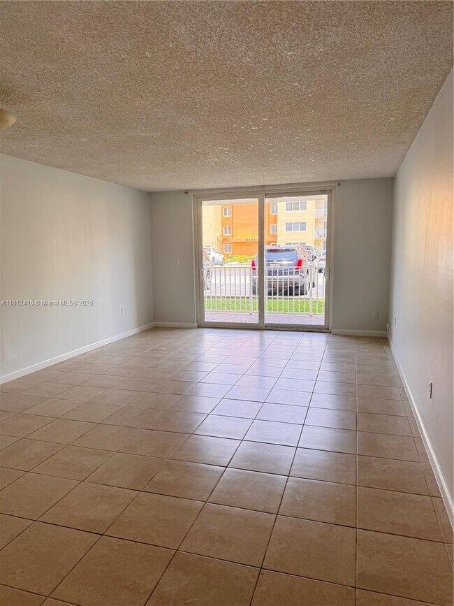 Foto del edificio - 6990 NW 186th St