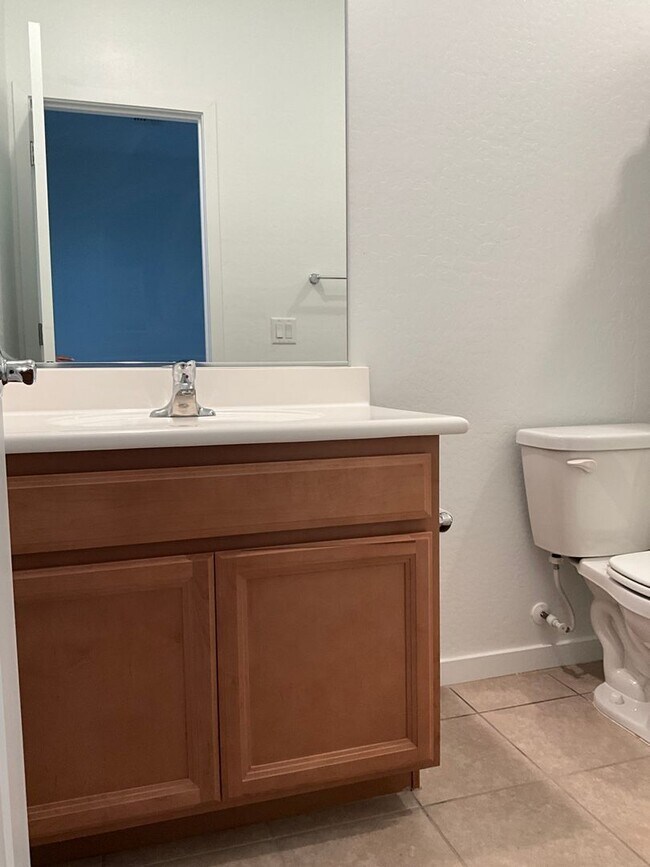 Building Photo - Move in ready 3bedroom 2 bath