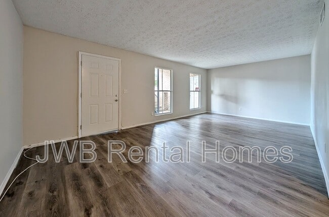 Building Photo - 7201 Arlington Expy