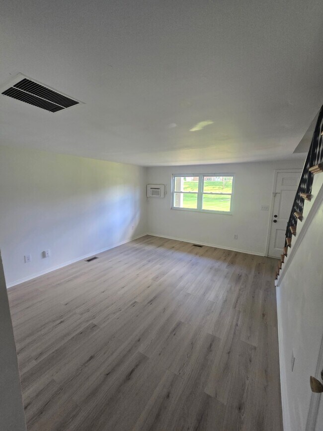 Foto del edificio - 6538-6552-6552 Conway Dr