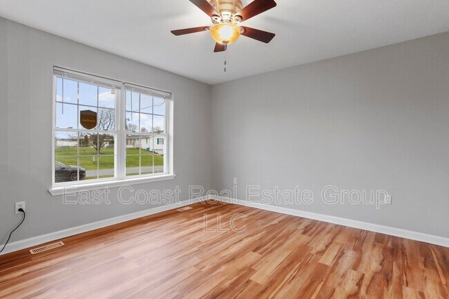 Building Photo - 339 Clifford Dr
