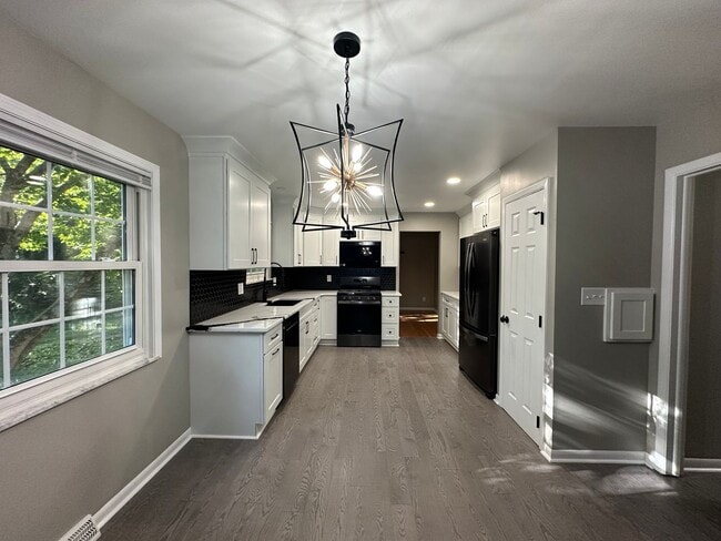 Building Photo - Stunning Single Family Home in “The Knolls”