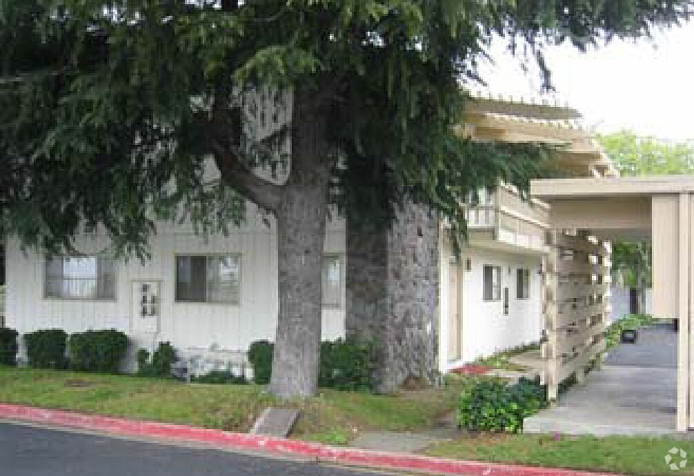 Alternate Building View - Ridge View Apartments