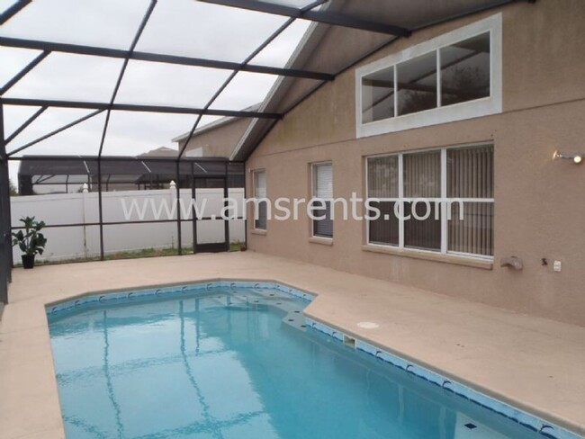 Building Photo - Spacious 4/3 Pool home in Davenport