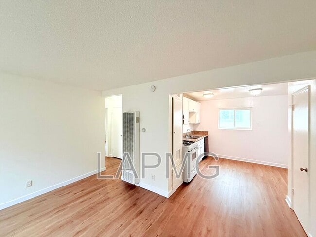 Photo - 169 W 42nd St House