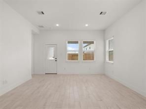 Foto del edificio - 15317 Hazel Firs Ln