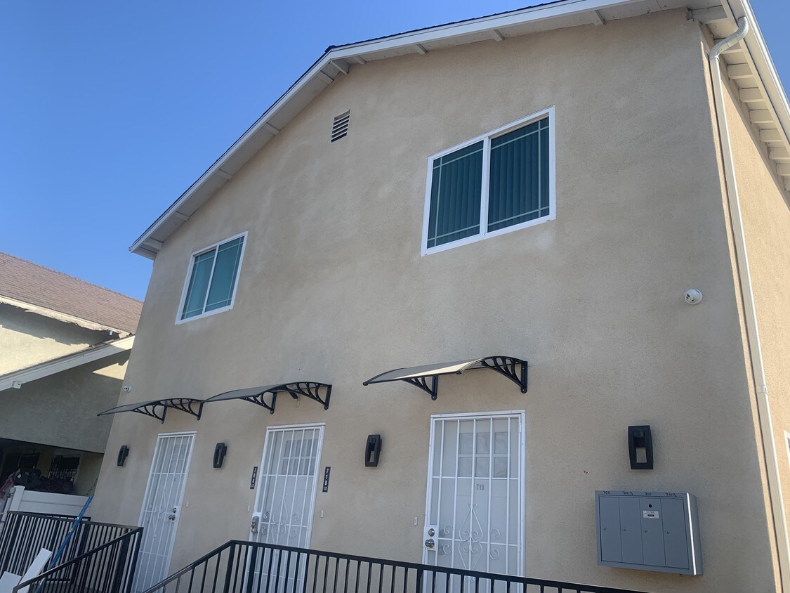 Foto principal - 708 W Gage Ave