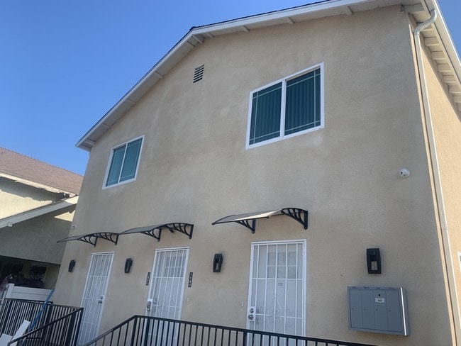 Building Photo - 708 W Gage Ave