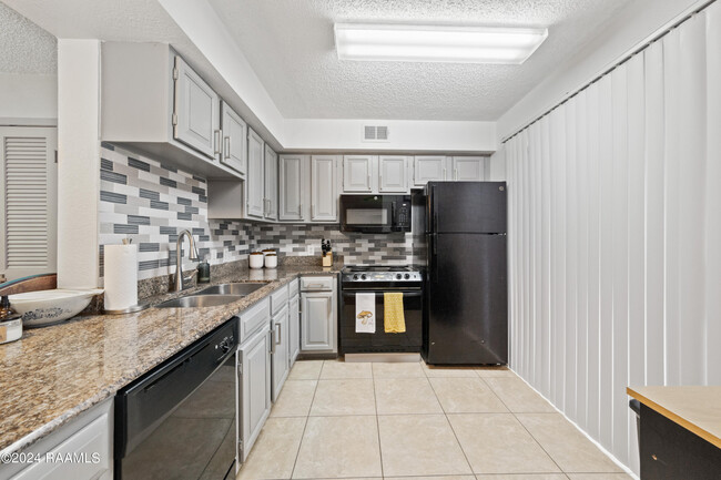 Foto del edificio - 1304 E Bayou Pkwy