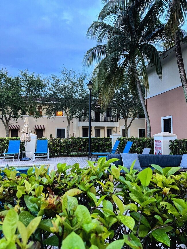 Foto del edificio - 2511 Venetian Ct