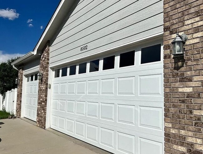 Building Photo - Spacious Single-Family Home in Established Wellington Neighborhood