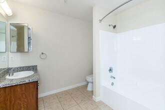 Building Photo - Vineyards at Palm Desert Apartment Homes
