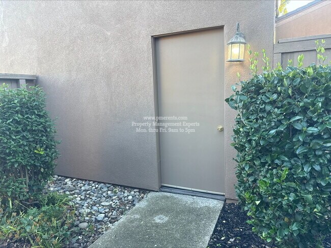 Building Photo - 4925 Grouse Run Dr