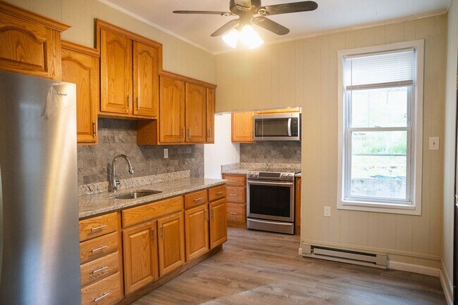 Foto del edificio - Spacious 5 Bedroom, 2 bathroom Home in Slatington!