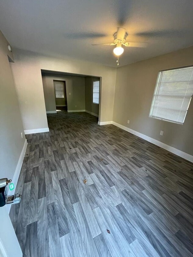 Primary Photo - 1309 Roberts St