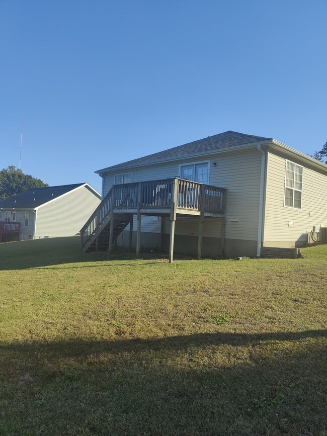 Building Photo - 341 Carriage Ln