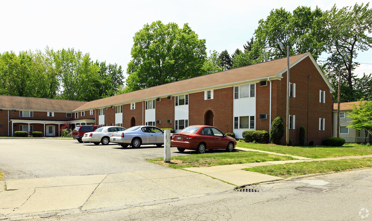 Primary Photo - Colonial Village