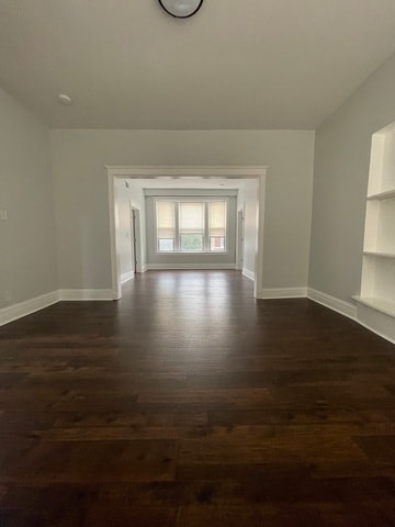Building Photo - 916 W 68th St