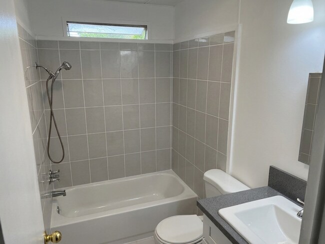 Foto del edificio - 29190 San Timoteo Canyon Rd
