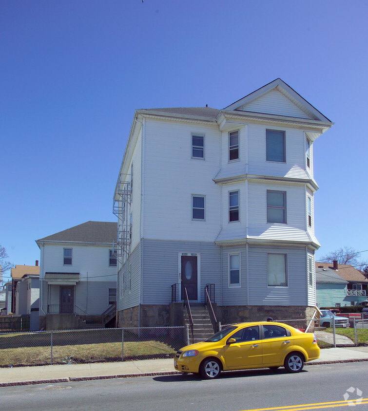 Building Photo - 1864-1866 S Main St