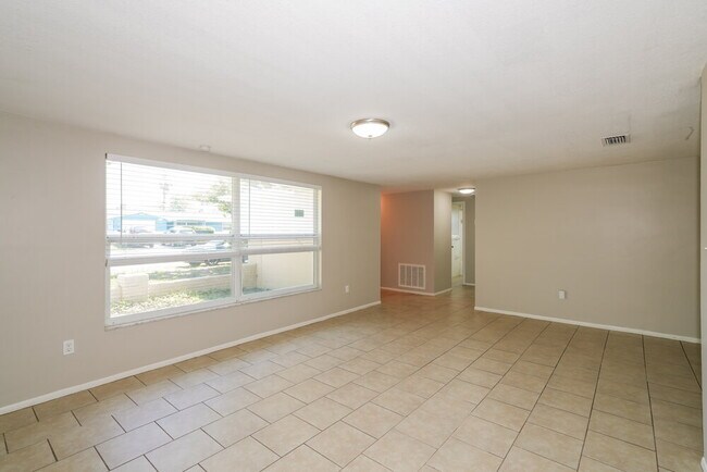Foto del edificio - 10933 Felsdale Ave