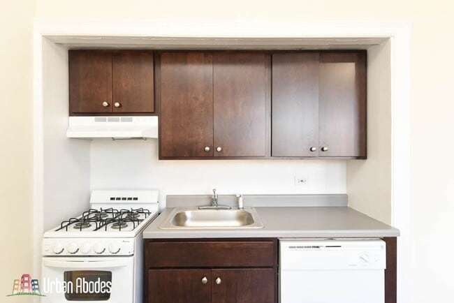 Building Photo - 3314 W Diversey Ave