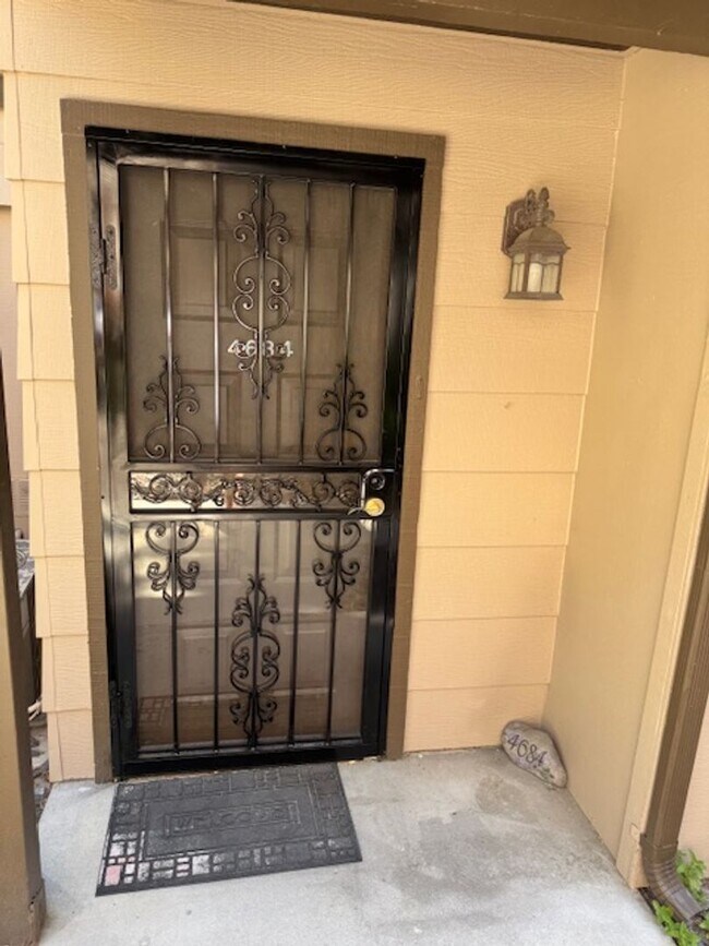 Foto del edificio - Beautiful 1 bed 1.5 Bath Condo in The Vill...