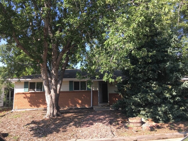 Building Photo - 5 Bedroom Home Near Mitchell High School