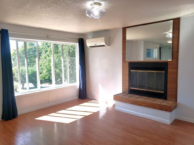 Foto del edificio - Charming Milwaukie House with Beautiful Ba...