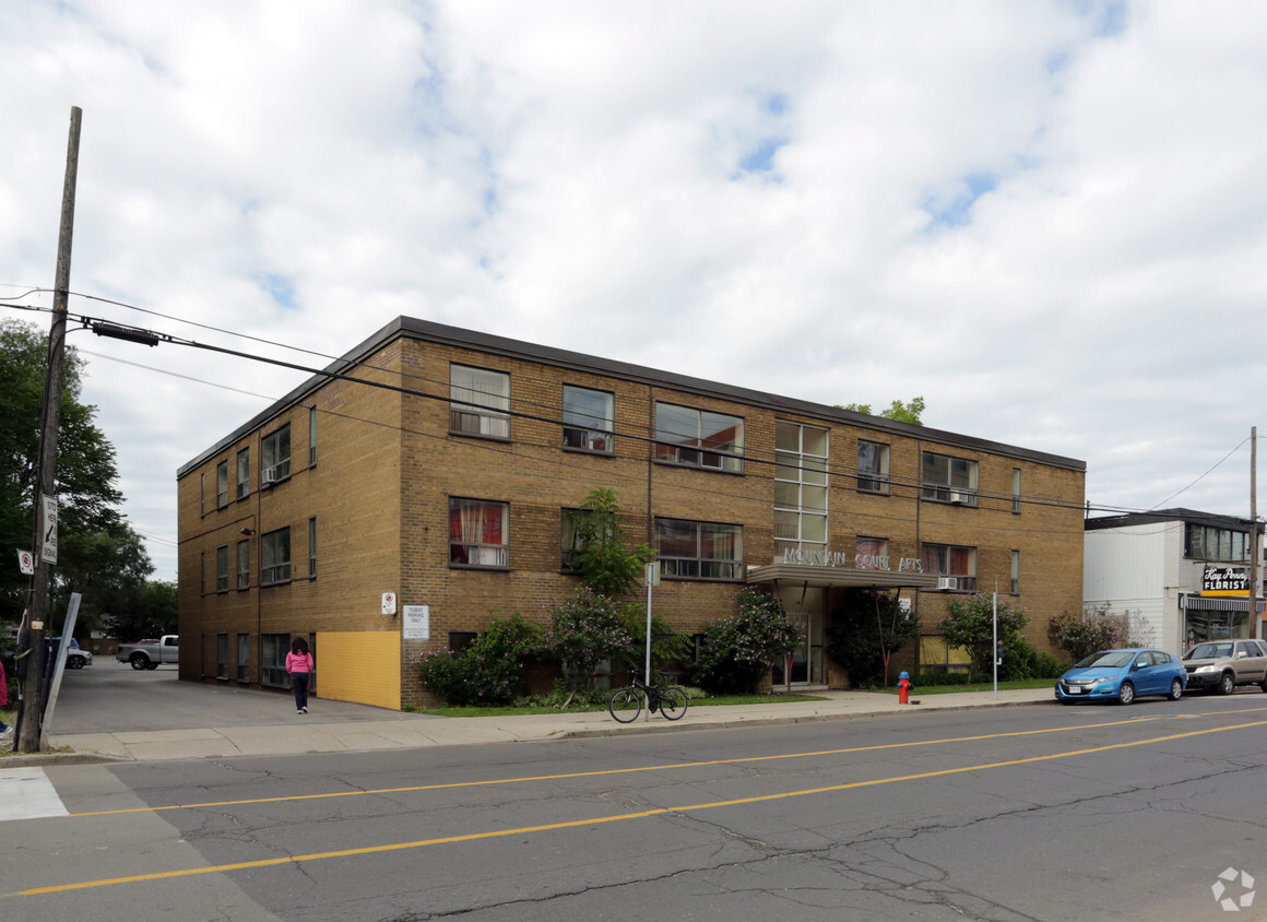 Primary Photo - Mountain Court Apartments