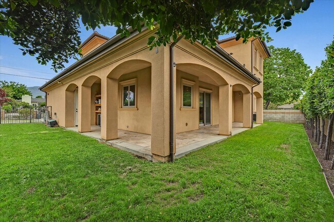 Building Photo - 8634 Garibaldi Ave