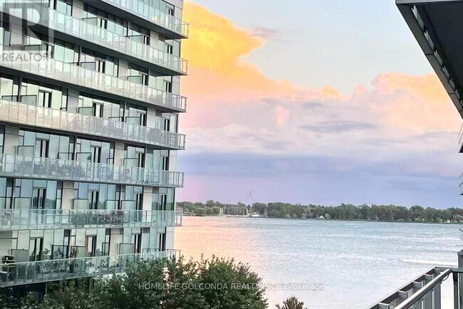 Building Photo - 29 Queens Quay E