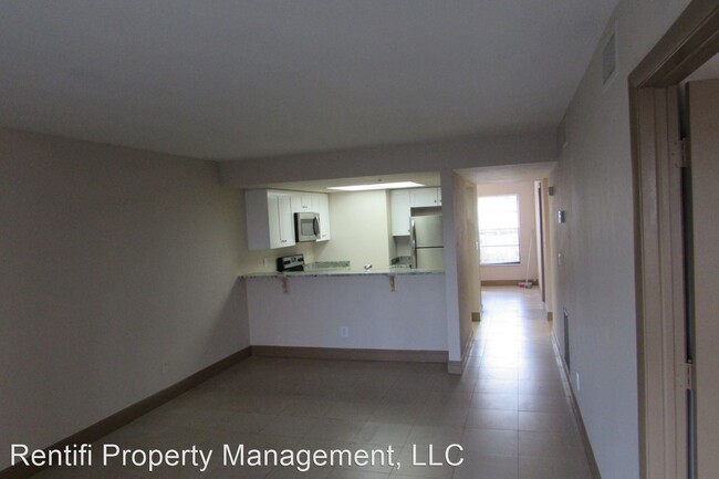 Foto del edificio - 2 br, 2 bath House - 2111 Crystal Dr #5