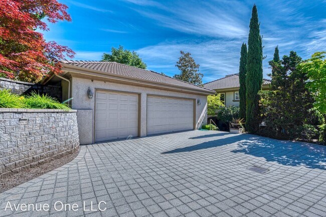 Building Photo - 4 br, 3.5 bath House - 8014 Avalon Pl