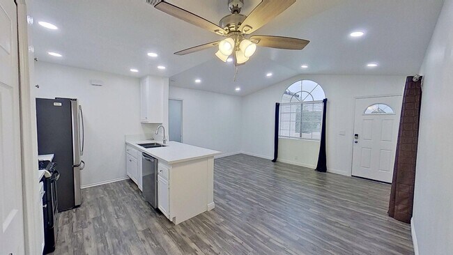 Building Photo - 37 Gaviota