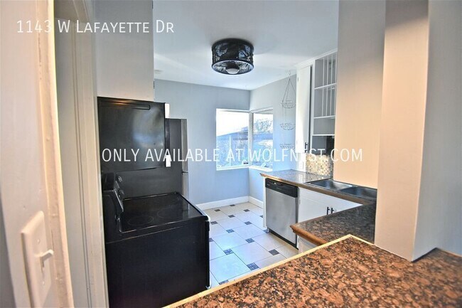 Building Photo - Gorgeous 3 Bed Salt Lake Home! No Deposit ...