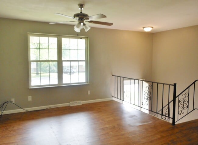 Building Photo - 5 Jeri Lynn Ln