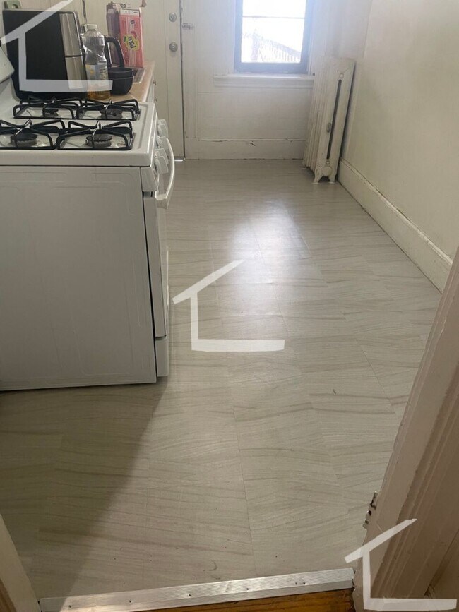 Foto del edificio - 2BR 1Bth unit. Heat/Hot Water included. Laundry onsite!