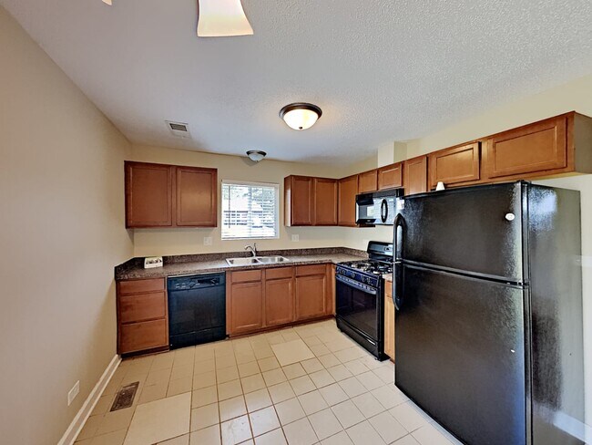 Building Photo - 3805 Clipper Dr