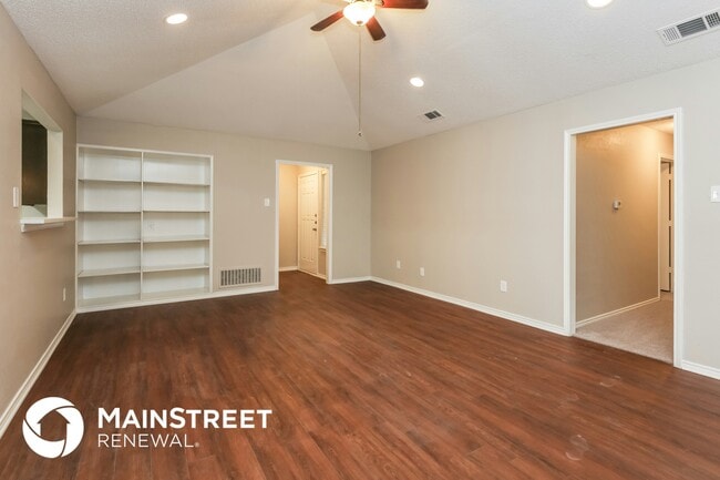 Foto del edificio - 521 Anglebluff Dr