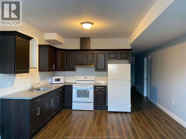 Photo du bâtiment - 721 Partington Ave