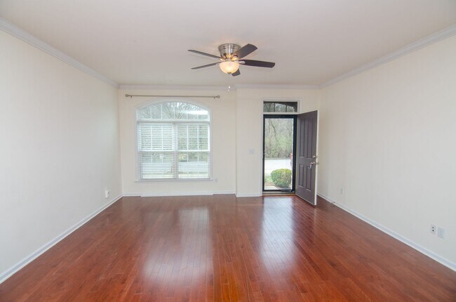 Building Photo - Elegant Traemoor Village Townhome