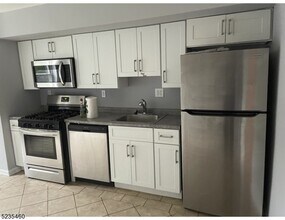 Building Photo - 357 Franklin St