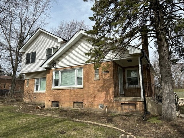 Building Photo - 24W118 St Charles Rd