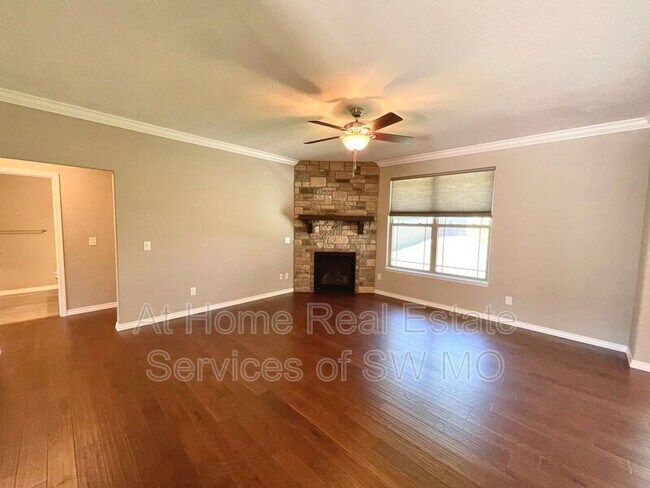 Building Photo - 113 N Glengary Dr